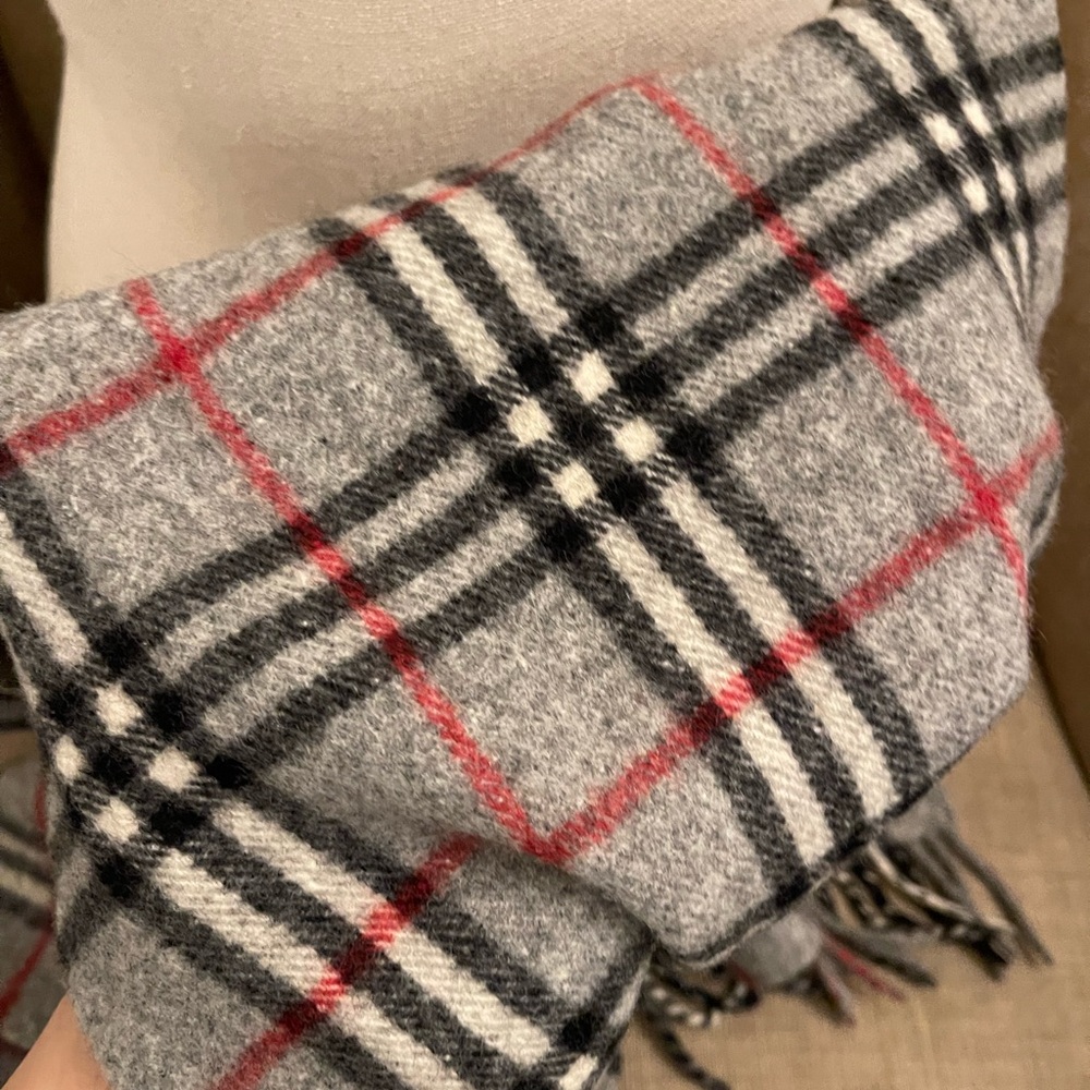 Authentic Burberrys vintage nova check grey wool scarf ( D5045) - Picture 8 of 8